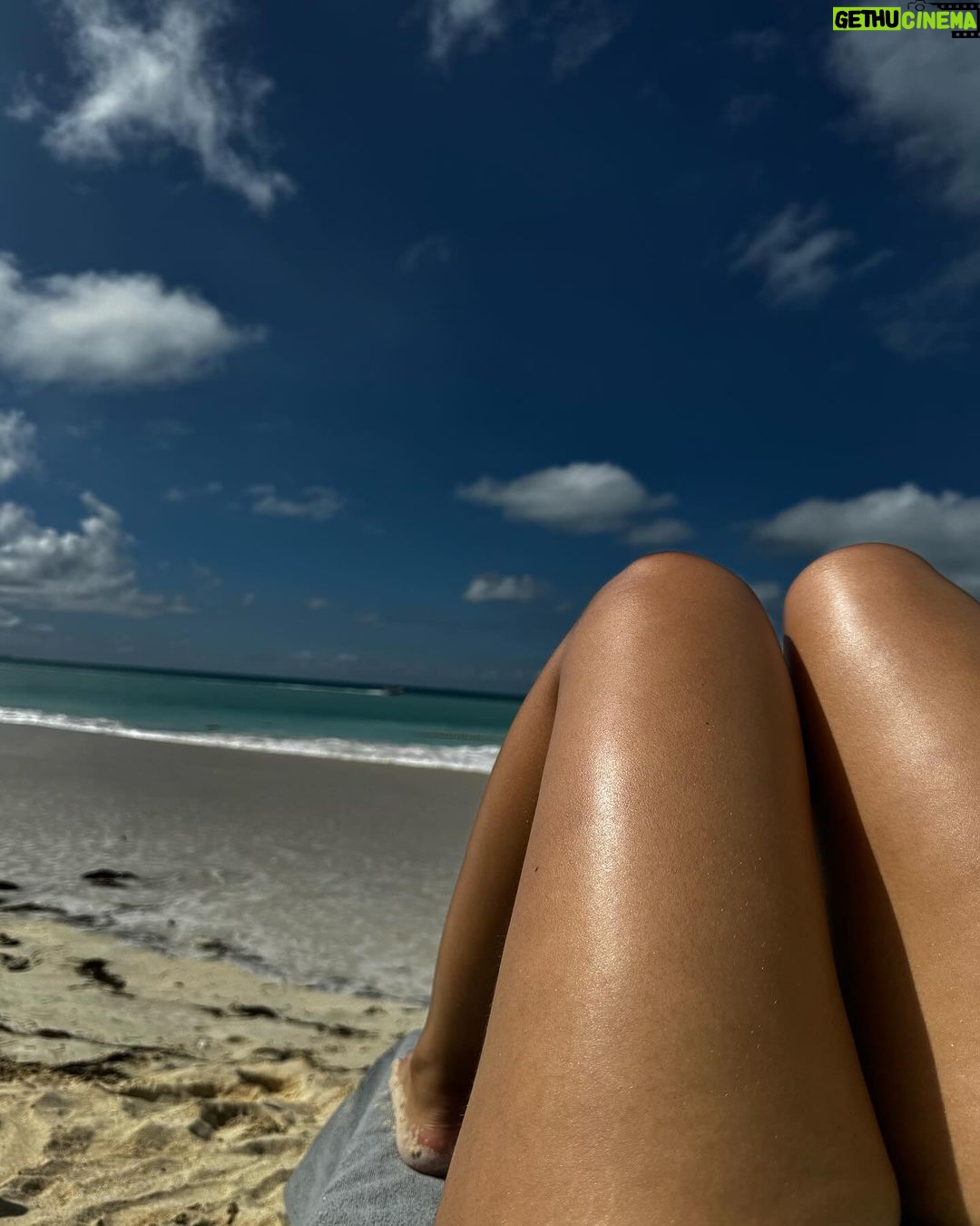 Storm Reid Instagram - obsessed with the sky 🥹 thank you @tamarindhills @antiguaandbarbuda for the views 🌅 Antigua & Barbuda