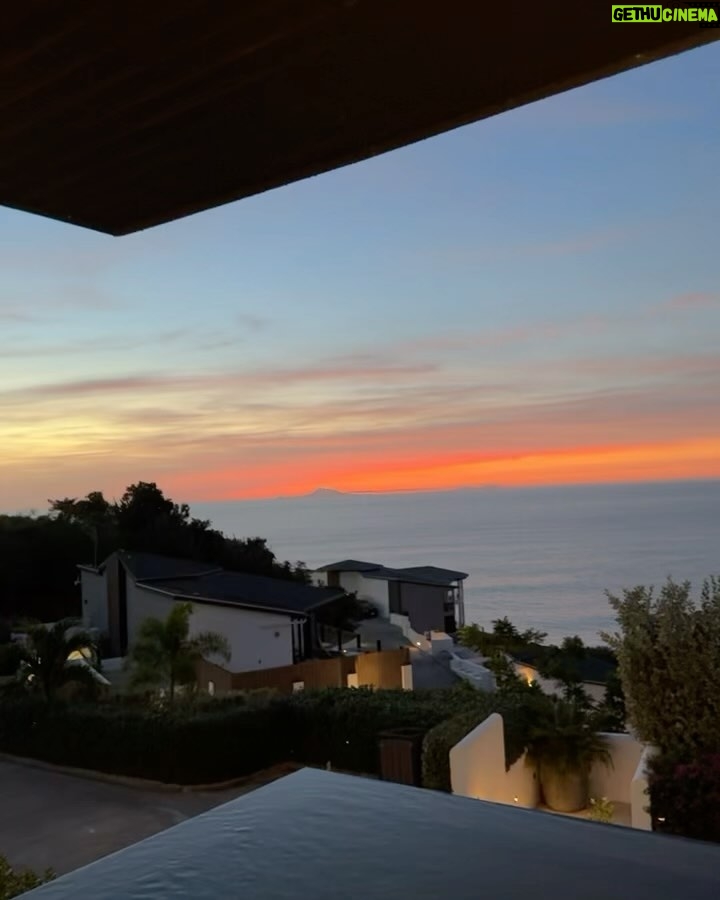 Storm Reid Instagram - obsessed with the sky 🥹 thank you @tamarindhills @antiguaandbarbuda for the views 🌅 Antigua & Barbuda