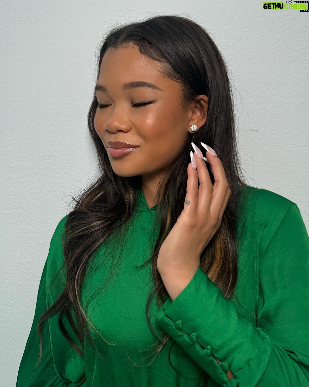 Storm Reid Instagram - itโs been such an amazing year so I thought it was only appropriate to spoil myself a little bit and get something that I know Iโll cherish for a long time. ๐๐ @debeersgroup #naturallygifted #adiamondisforever #adiamondisforeverpartner