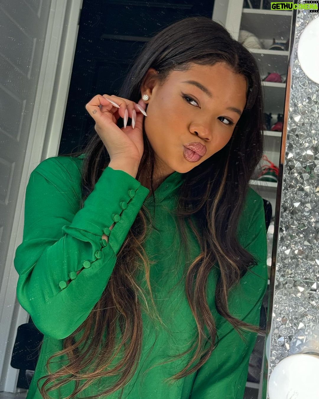 Storm Reid Instagram - itโs been such an amazing year so I thought it was only appropriate to spoil myself a little bit and get something that I know Iโll cherish for a long time. ๐๐ @debeersgroup #naturallygifted #adiamondisforever #adiamondisforeverpartner
