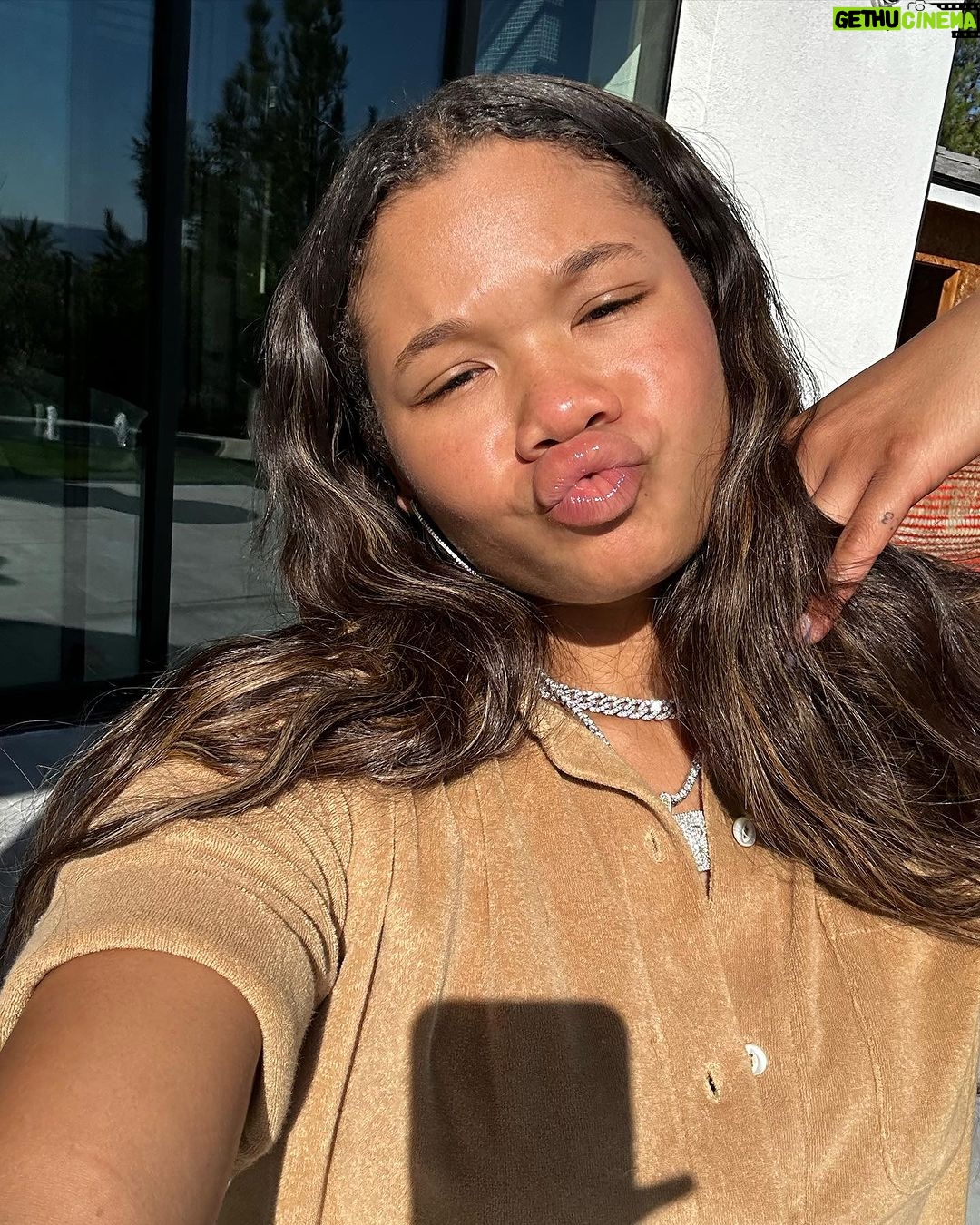 Storm Reid Instagram - ain’t cut from the same cloth they paper ⚠️