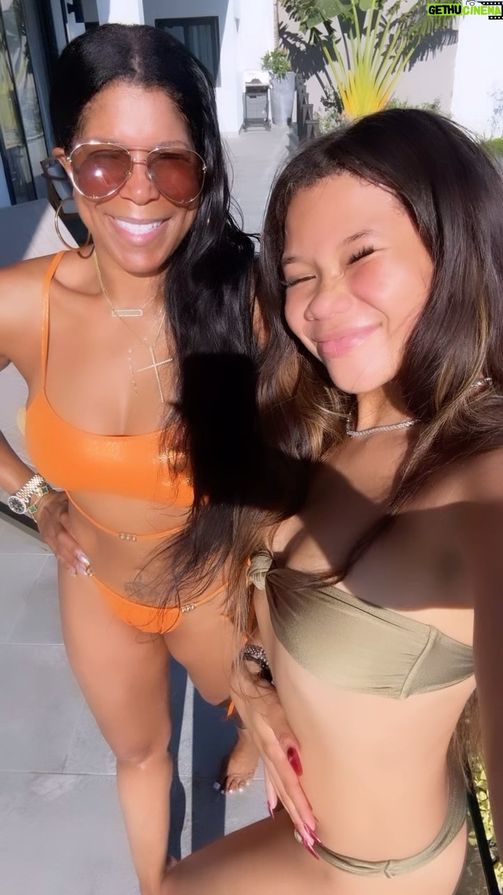 Storm Reid Instagram - merry christmas from me and mine π
πΏπ Antigua & Barbuda