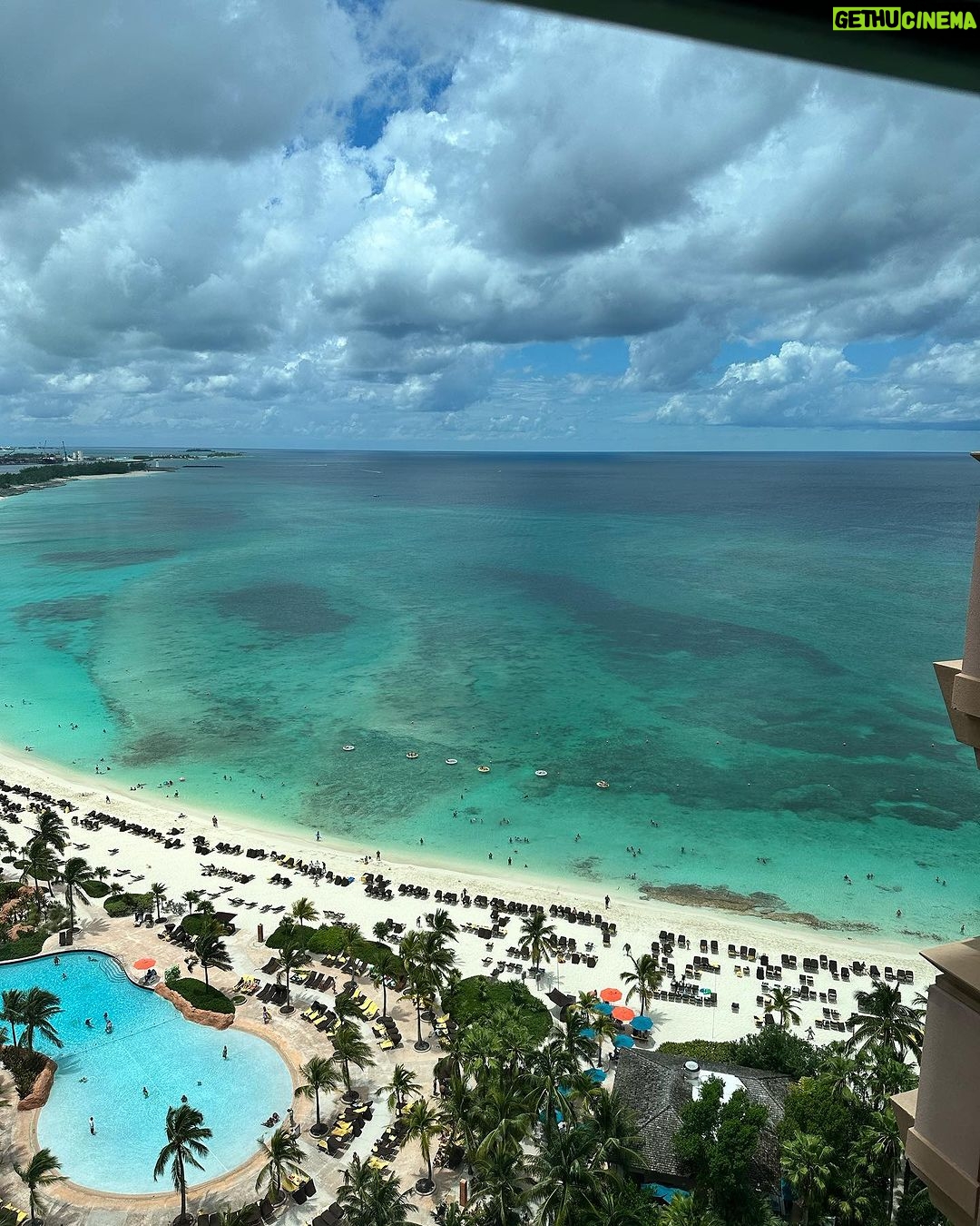 Storm Reid Instagram - a time was had!!!!!! thank you @thecoveatlantis ๐ฅนโฅ๏ธ๐๏ธ๐ฆ๐ #ParadisePerfected Atlantis Bahamas