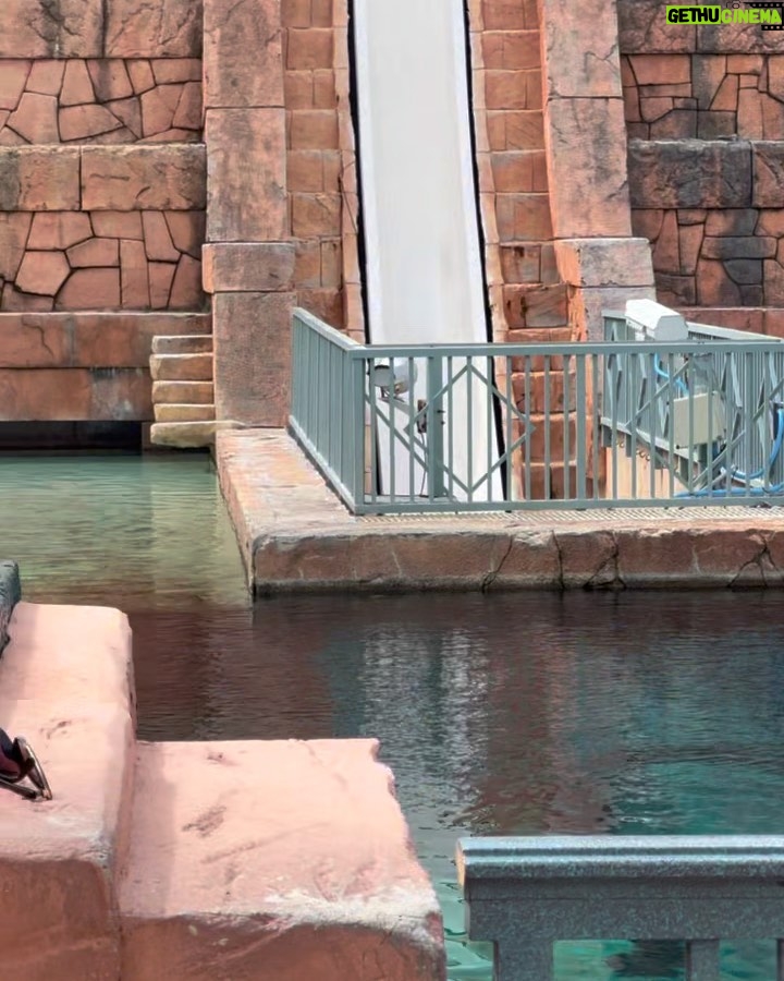 Storm Reid Instagram - a time was had!!!!!! thank you @thecoveatlantis ๐ฅนโฅ๏ธ๐๏ธ๐ฆ๐ #ParadisePerfected Atlantis Bahamas