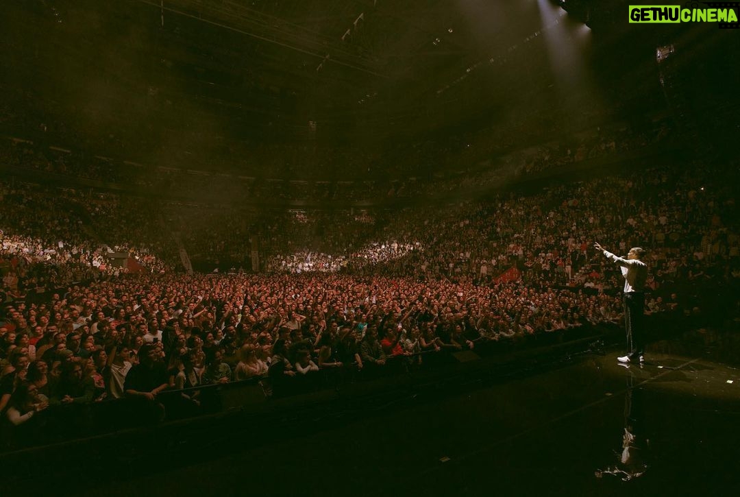 Stromae Instagram - Merci le @centrebell pour ces 3 soirées inoubliables ! Vous avez mis le feu et surtout, vous avez battu le record du public le plus bruyant !! On se revoit une dernière fois le 14 décembre ❤️ -- Thank you Bell Centre for these 3 unforgettable nights! You guys set the place on fire and most importantly, you broke the record for the loudest audience! See you on December 14th for the final round ❤️ 📷 @lydie.bonhomme Centre Bell