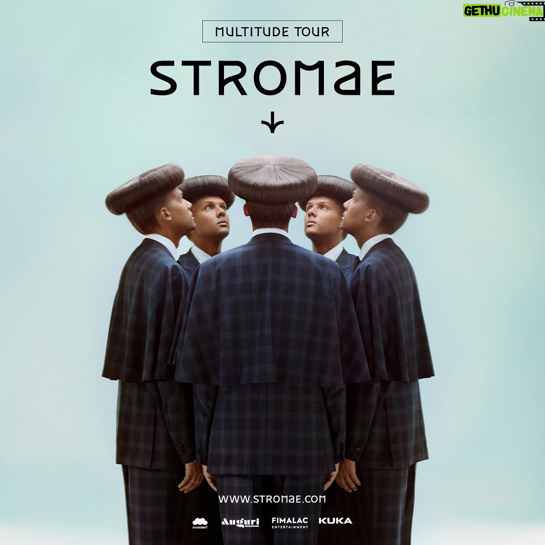 Stromae Instagram - Dans moins d'un mois la tournée reprend, direction le Nord de l'Amérique et ensuite l'Europe. Beaucoup de dates sont sold out (😱 merciiii!) mais il reste encore quelques places! Tickets : www.stromae.com -- In less than a month the tour starts again, heading to North America and then Europe. Many dates are sold out (😱 thank you!) but there are still a few tickets left! Tickets : www.stromae.com