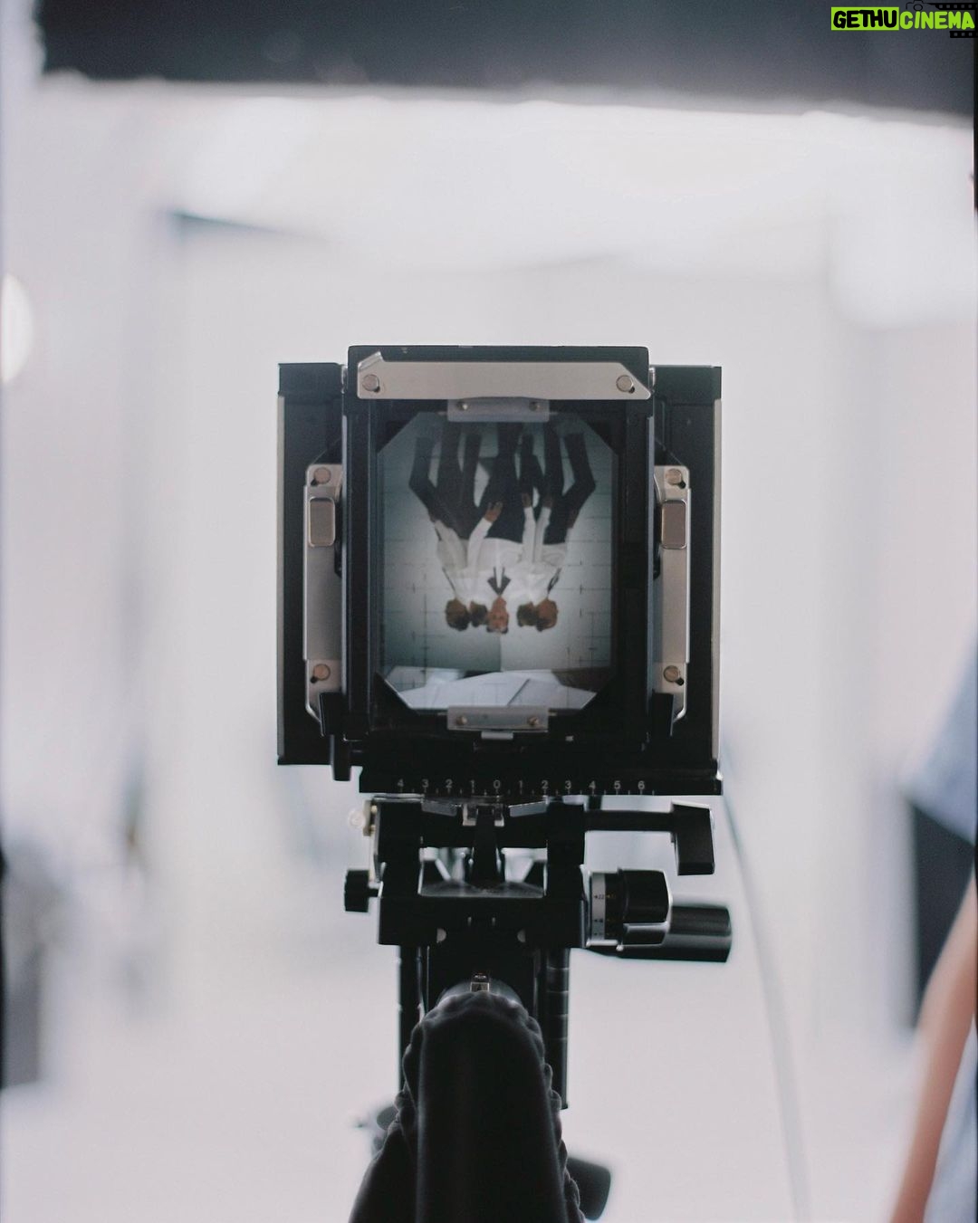 Stromae Instagram - Déjà 6 mois que "Multitude" est sorti. L'occasion de vous partager quelques photos souvenirs du shooting de la pochette 🤩 -- It’s been already 6 months since « Multitude » was released. Time to share with you some pictures of the cover shoot 🤩 📸 @lydie.bonhomme