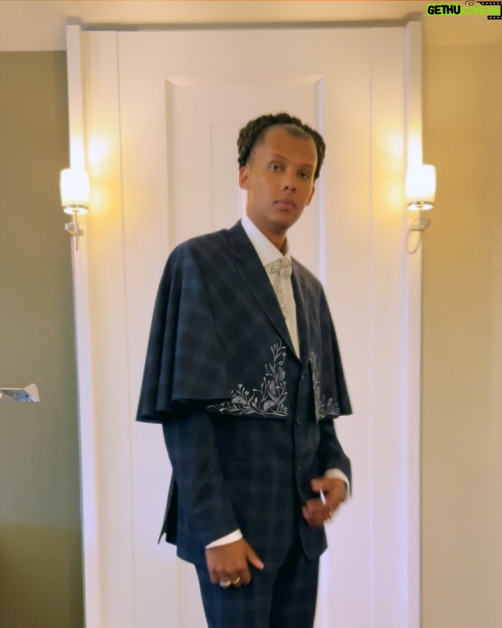 Stromae - 103.7K Likes - Thank you @cartier for the invitation and the beautiful jewels. Thanks @barbiercoralie (@mosaert ) for the gorgeous outfit, @aliciadubois82 for the hairstyle and @raul0tero for the makeup. I will never forget this first experience 🤩
--
Merci @cartier pour l'invitation et les magnifiques bijoux. Merci @barbiercoralie (@mosaert ) pour cette belle tenue, @aliciadubois82 pour la coiffure et @raul0tero pour le maquillage. Je n'oublierai jamais cette 1ère expérience 🤩