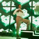 Stromae Instagram - C'est reparti pour la dernière partie de la tournée des festivals ! -- On the road agaiiin for the last part of this festival tour! Next stops: @szigetofficial , @fest_festival & @cabaretvert 📸 @lydie.bonhomme