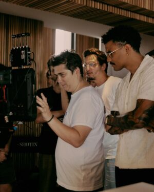Stromae Instagram - La vérité enfin dévoilée sur mes tablettes de chocolat… Découvrez les coulisses du tournage de « Mon amour » avec @camila_cabello 

--

The truth finally revealed about my six-pack... Discover the backstage of the shooting of "Mon amour" with Camila Cabello 

📸 @lydie.bonhomme