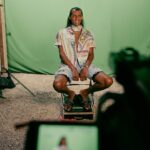 Stromae Instagram - La vérité enfin dévoilée sur mes tablettes de chocolat… Découvrez les coulisses du tournage de « Mon amour » avec @camila_cabello -- The truth finally revealed about my six-pack... Discover the backstage of the shooting of "Mon amour" with Camila Cabello 📸 @lydie.bonhomme