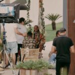 Stromae Instagram - La vérité enfin dévoilée sur mes tablettes de chocolat… Découvrez les coulisses du tournage de « Mon amour » avec @camila_cabello -- The truth finally revealed about my six-pack... Discover the backstage of the shooting of "Mon amour" with Camila Cabello 📸 @lydie.bonhomme
