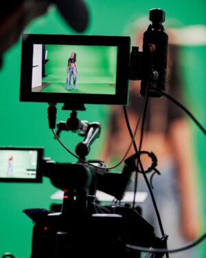 Stromae Instagram - La vérité enfin dévoilée sur mes tablettes de chocolat… Découvrez les coulisses du tournage de « Mon amour » avec @camila_cabello 

--

The truth finally revealed about my six-pack... Discover the backstage of the shooting of "Mon amour" with Camila Cabello 

📸 @lydie.bonhomme