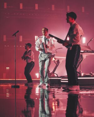 Stromae Instagram - Thank you Amsterdam ❤️ What an incredible last premiere show!
__

Nogmaals bedankt Amsterdam ❤️ Wat een geweldige afsluiting van deze 3 premières! 
__

Merci encore Amsterdam ❤️ Quelle belle clôture de ces 3 avant-premières ! 

#PremiereMultitudeTour

📸: @lydie.bonhomme