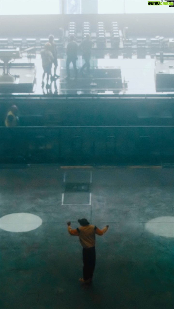 Stromae - 101K Likes - Le célibat me fait souffrir de solitude,
La vie de couple me fait souffrir de lassitude.
—
Celibacy hurts me with loneliness,
Relationships hurt me with weariness.
#lasolassitude