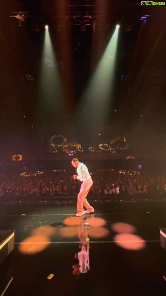 Stromae Instagram - Live vs rehearsals 🕺🏽 #MultitudeTour