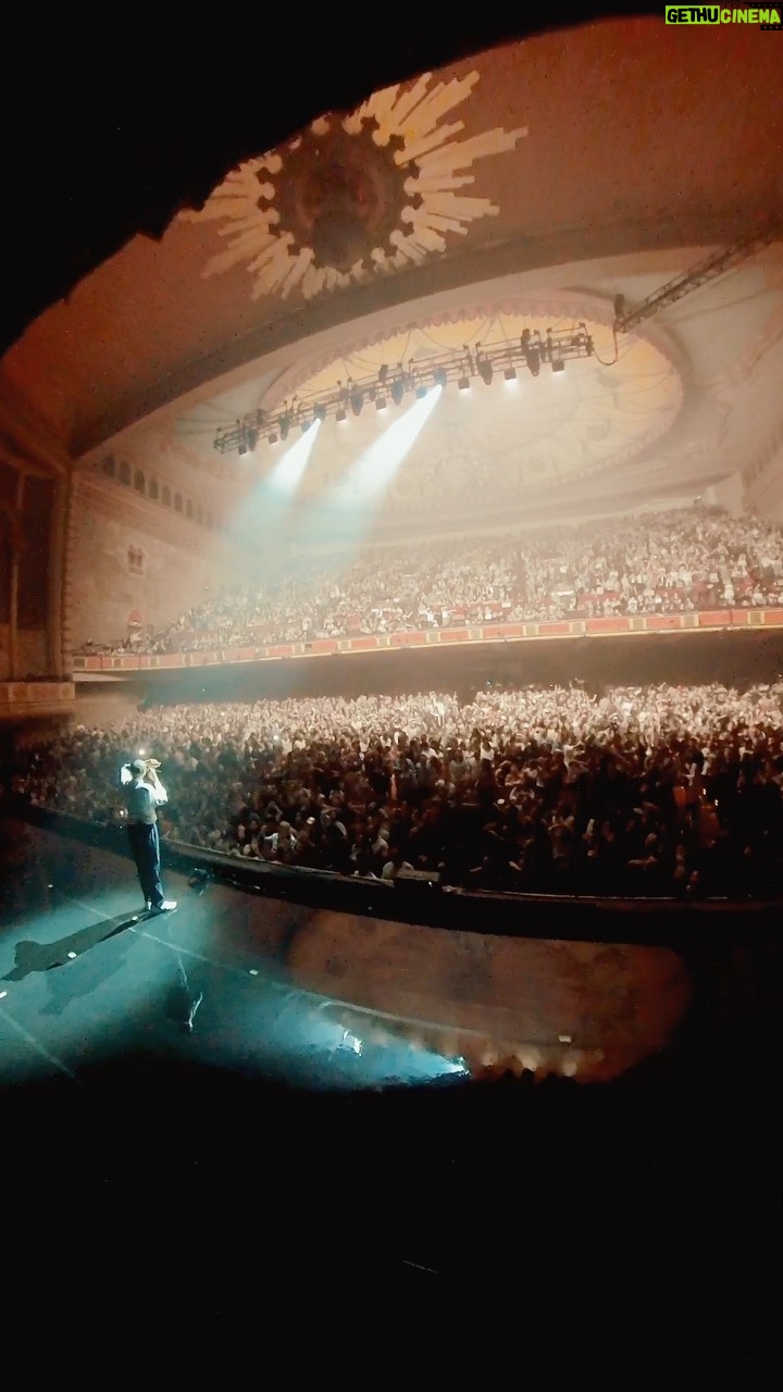 Stromae Instagram - These 10 days on the West coast were amazing 🤩 See you soon on the East side! — Ces 10 jours sur la côte ouest étaient magiques 🤩 on se revoit très vite du côté est ! #MultitudeTour #NorthAmerica Shrine Auditorium & Expo Hall