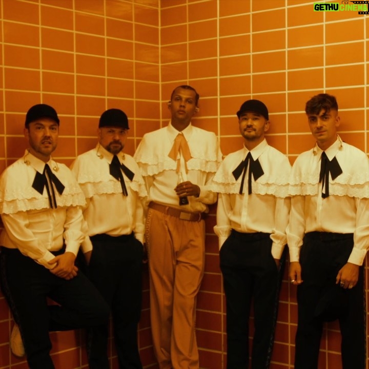 Stromae Instagram - Cet été j'ai eu la chance de sillonner l'Europe 🚎 en me produisant dans les plus grands festivals avec le Multitude tour. C'était incroyable de vous y voir si nombreux, merci ❤️ Vidéo dispo sur YouTube -- This summer I had the chance to travel all over Europe 🚎 performing in the biggest festivals with the Multitude tour. It was amazing to see so many of you there, thank you ❤️ Full video on YouTube 📹 @cyp.de