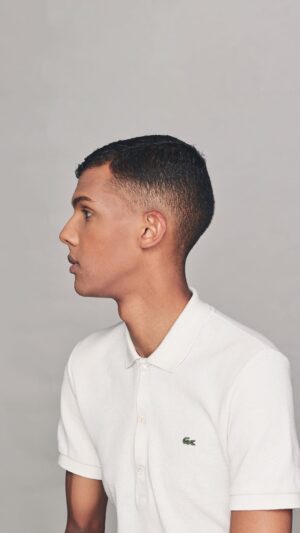 Stromae Instagram - Racine carrée a dix ans 🥳

En 2013, personne n’aurait pu prédire que cette douzaine de chansons patiemment créées par Stromae dans son grenier allait devenir le plus grand succès francophone de la décennie.

Dix ans après, la fierté et la joie du travail accompli demeurent toujours intactes.

Retour sur cet album de tous les records et sur cette période inoubliable passée avec vous.

On vous remercie infiniment pour votre soutien, votre amour et votre fidélité ! 💖

Pssst : restez connectés aujourd’hui, on vous a préparé une petite surprise... 👀

—

Racine carrée is ten years old 🥳

In 2013, no one could have predicted that this dozen songs patiently created by Stromae in his attic would become the biggest francophone success of the decade.

Ten years on, the pride and joy of the accomplished work is still intact.

Let’s take a look back at this record-breaking album and the unforgettable time spent with you.

Thank you so much for your support, your love and your loyalty! 💖

Pssst: stay tuned today, we’ve got a little surprise for you... 👀

📹 : @aurelmerlhes & @newkidproduction