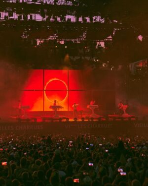 Stromae Instagram - Last year, many of you came to applaud the Multitude tour during the festival season 🤩. Thanks again for your support and your love. We hope you're enjoying your musical summer. The Mosaert team thinks of you ❤️
