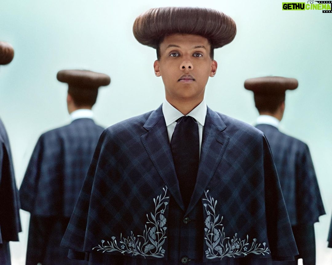Stromae Instagram - "Multitude" fête son 1er anniversaire aujourd'hui 😱 Merci pour tous vos retours positifs, votre soutien, votre présence sur cette nouvelle tournée, sans vous on en serait pas là 🫶 -- "Multitude" celebrates its 1st birthday today 😱 Thank you for all your positive feedbacks, your unfailing support, your presence on this new tour. Without you, we would not be here 🫶 📷 @michaelferire