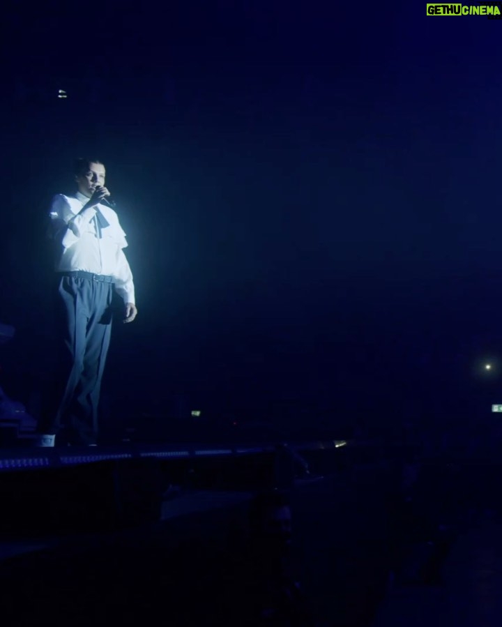 Stromae Instagram - L’année 2022 fût intense et remplie de moments incroyables 💥 Retour sur les 10 évènements qui m'ont marqué : 1. Performance de L’enfer au JT de TF1 2. Préparation du live et les 3 avant-premières 3. Coachella 4. Met Gala 5. Tournage du clip Mon amour 6. La tournée des festivals 7. 2 concerts sold out au Madison Square Garden 8. 4 concerts sold out au Centre Bell 9. Des dizaines d’interviews en Europe et aux US 10. Le Late Show de Stephen Colbert Merci à vous, qui m’avez suivi et soutenu durant cette année. Ca promet pour 2023, j’ai hâte de vivre la suite de l’aventure Multitude 🫶🏽 — The year 2022 was intense and filled with incredible moments 💥 A look back on 10 major events : 1. Performance of L'enfer at the TF1 TV news 2. Preparation of the live show and the 3 premiere shows 3. Coachella 4. Met Gala 5. Shooting of the music video Mon amour 6. The EU festival tour 7. 2 concerts sold out at Madison Square Garden 8. 4 concerts sold out at the Bell Center 9. Dozens of interviews in Europe and the US 10. The Late Show of Stephen Colbert Thanks to you, who followed and supported me during this year. I can't wait to be in 2023 and live the continuation of the Multitude adventure 🫶🏽