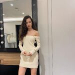 Su Burcu Yazgı Coşkun Instagram - 🪞🤍