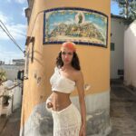 Su Burcu Yazgı Coşkun Instagram - strada per la spiaggia 🍋🤍 Positano