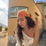 Su Burcu Yazgı Coşkun Instagram - strada per la spiaggia 🍋🤍 Positano