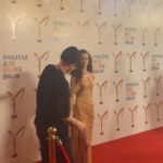 Su Burcu Yazgı Coşkun Instagram - Geceden 2 ödülle ayrılmak çok büyük bir mutluluk..🤍 Yıldızımın parlamasına yardımcı olan herkese çok teşekkür ederim.. ⭐️💫 @panteneturkiye @ondertiryaki @dorukkakiz @yagizyoldas @zuleyhakuru @jabotter @tophills
