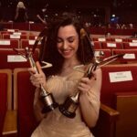 Su Burcu Yazgı Coşkun Instagram - Geceden 2 ödülle ayrılmak çok büyük bir mutluluk..🤍 Yıldızımın parlamasına yardımcı olan herkese çok teşekkür ederim.. ⭐️💫 @panteneturkiye @ondertiryaki @dorukkakiz @yagizyoldas @zuleyhakuru @jabotter @tophills