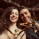 Su Burcu Yazgı Coşkun Instagram - Geceden 2 ödülle ayrılmak çok büyük bir mutluluk..🤍 Yıldızımın parlamasına yardımcı olan herkese çok teşekkür ederim.. ⭐️💫 @panteneturkiye @ondertiryaki @dorukkakiz @yagizyoldas @zuleyhakuru @jabotter @tophills
