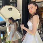 Su Burcu Yazgı Coşkun Instagram - Beni prenses gibi yapan Styling: @busraissik Tasarimci: @firatkaplanofficiall Saç: @kaansayar1 Makeup: @thebsla Ayakkabı: @shoebellas Takı: @eeshajewelleryofficial ' a teşekkür ederim🤍🦢☁️⭐️