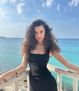 Su Burcu Yazgı Coşkun Instagram -