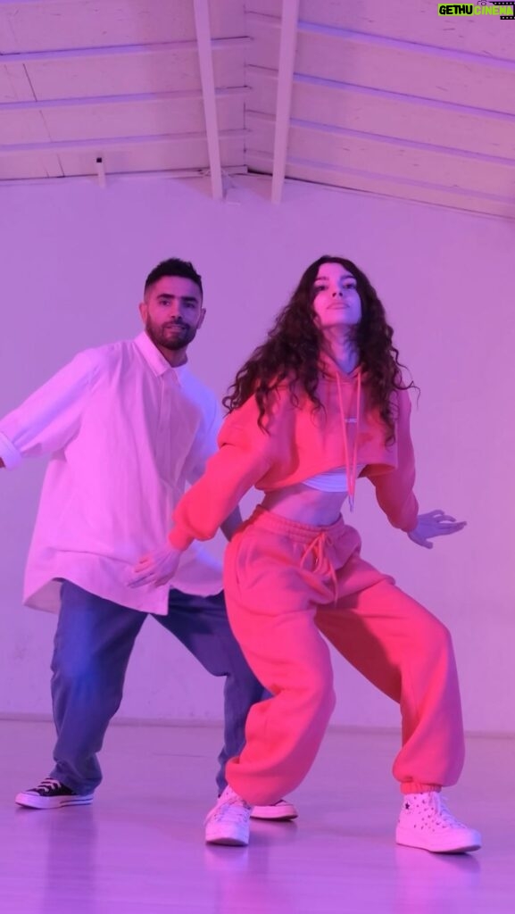 Su Burcu Yazgı Coşkun Instagram - "don't call meeee" 💅🏻 choreography by @omeryesilbas luv u 💗 @dansfabrika