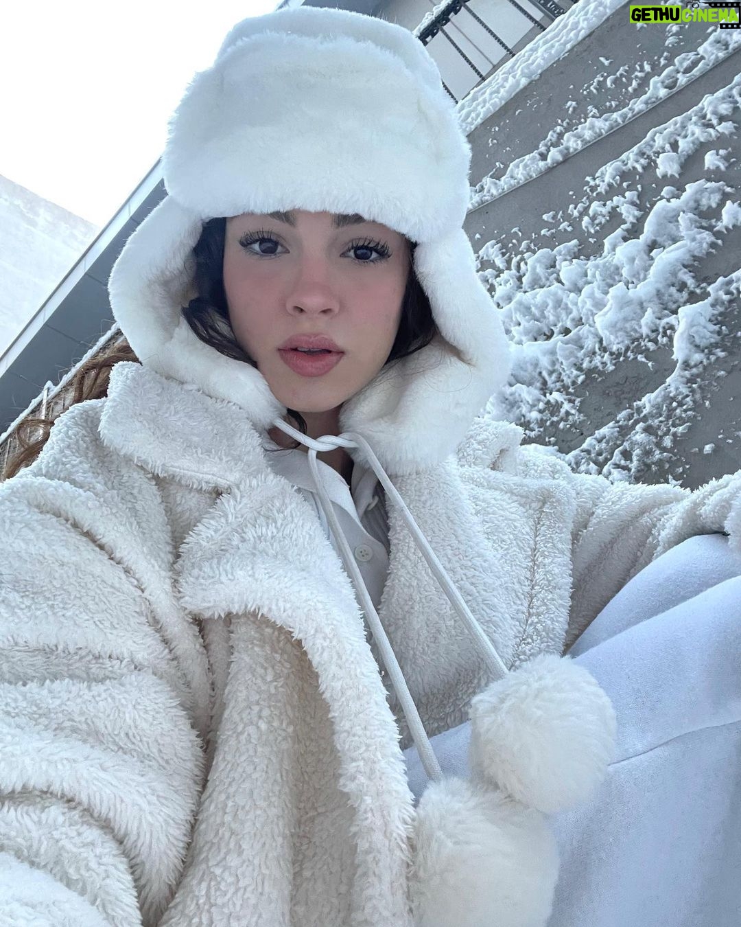 Su Burcu Yazgı Coşkun Instagram - bbbir suruu kar fotiki☃️☃️