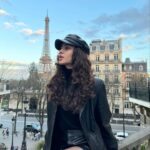 Su Burcu Yazgı Coşkun Instagram - Paris 🖤 Paris, France