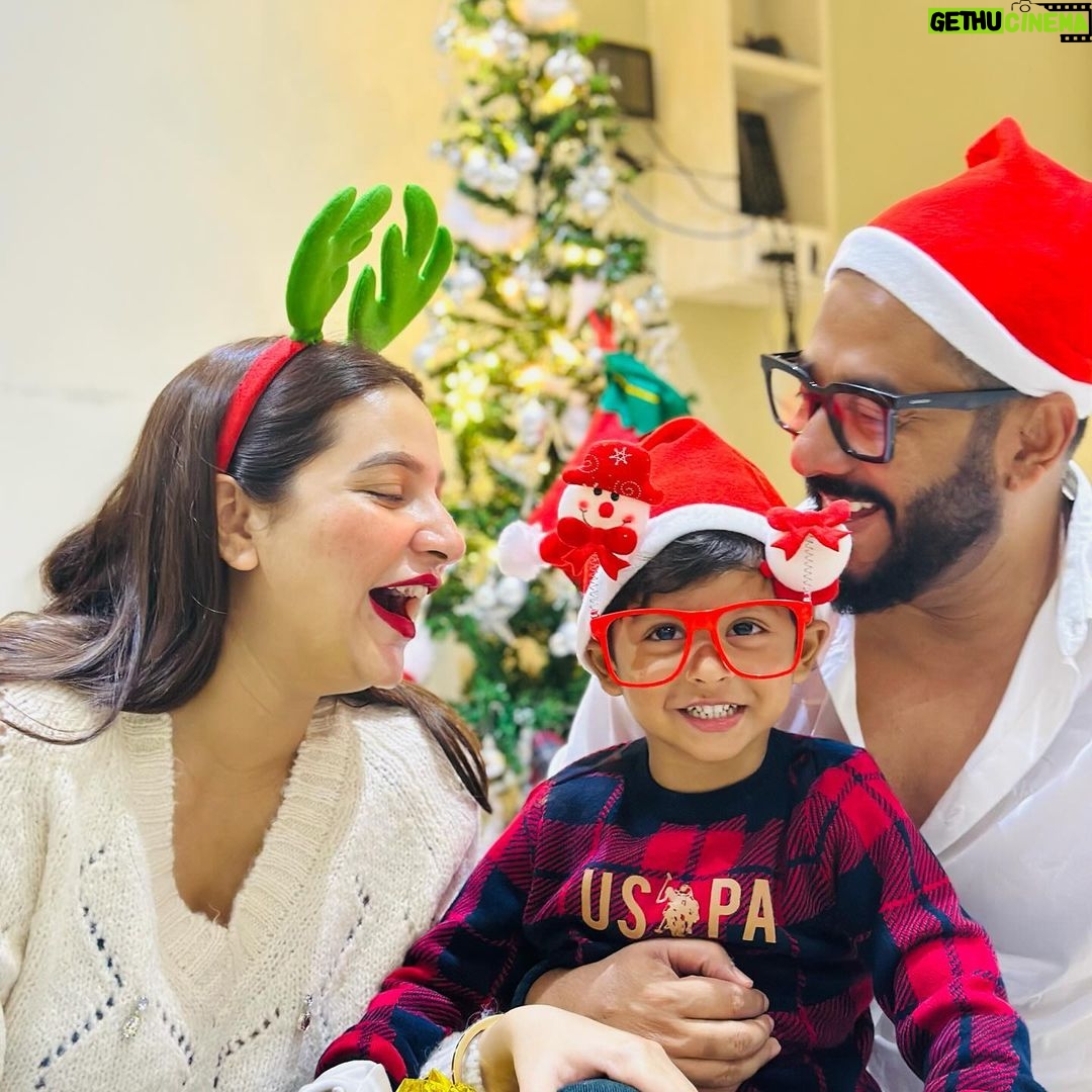 Subhashree Ganguly - 168.2K Likes - Merry Christmas 🌲❤️