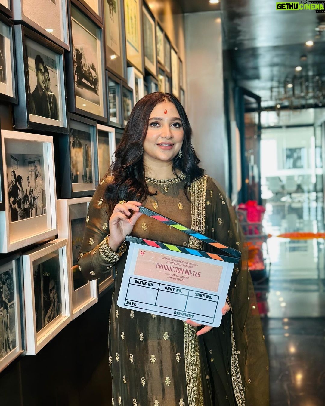 Subhashree Ganguly Instagram - #aleabari with @bhattacharyadebaloy #production165 with @rajchoco π¬π Letβs rock it @iammony @svfsocial @shrikantmohta π€πΌ