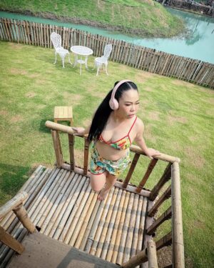 Sudarat Butrprom Instagram - พยายามหาแคปชั่นเด็ด แต่ลืมไปว่าตัวเองเด็ดกว่า

🐬🐬🐬🐬🐬🐬🐬🐬🐬🐬🐬🐬🐬🐬🐬🐬
#ใหญ่ไปหมด