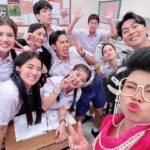 Sudarat Butrprom Instagram - หนึ่งเดือนเจอกันหนึ่งครั้งความสุขที่ได้รับตั้งแต่เช้ายันค่ำขอบคุณเพื่อนนักแสดงทุกคนขอบคุณน้องนักแสดงทุกท่านขอบคุณลูกศิษย์ทุกคนที่ทำให้ฉากห้องเรียนเป็นฉากที่ได้รับความนิยมมากคนเป็นครูก็ชื่นใจจริงๆติดตามได้ซิตคอมที่เป็นที่นิยมทุกรุ่นทุกวัย @talok6chak #6ฉากครับจารย์ 📗📘🔖🧷📙🔗📚📖📒✏️📝🧷🖌️📌📍🖇️ Workpoint Entertainment Studio