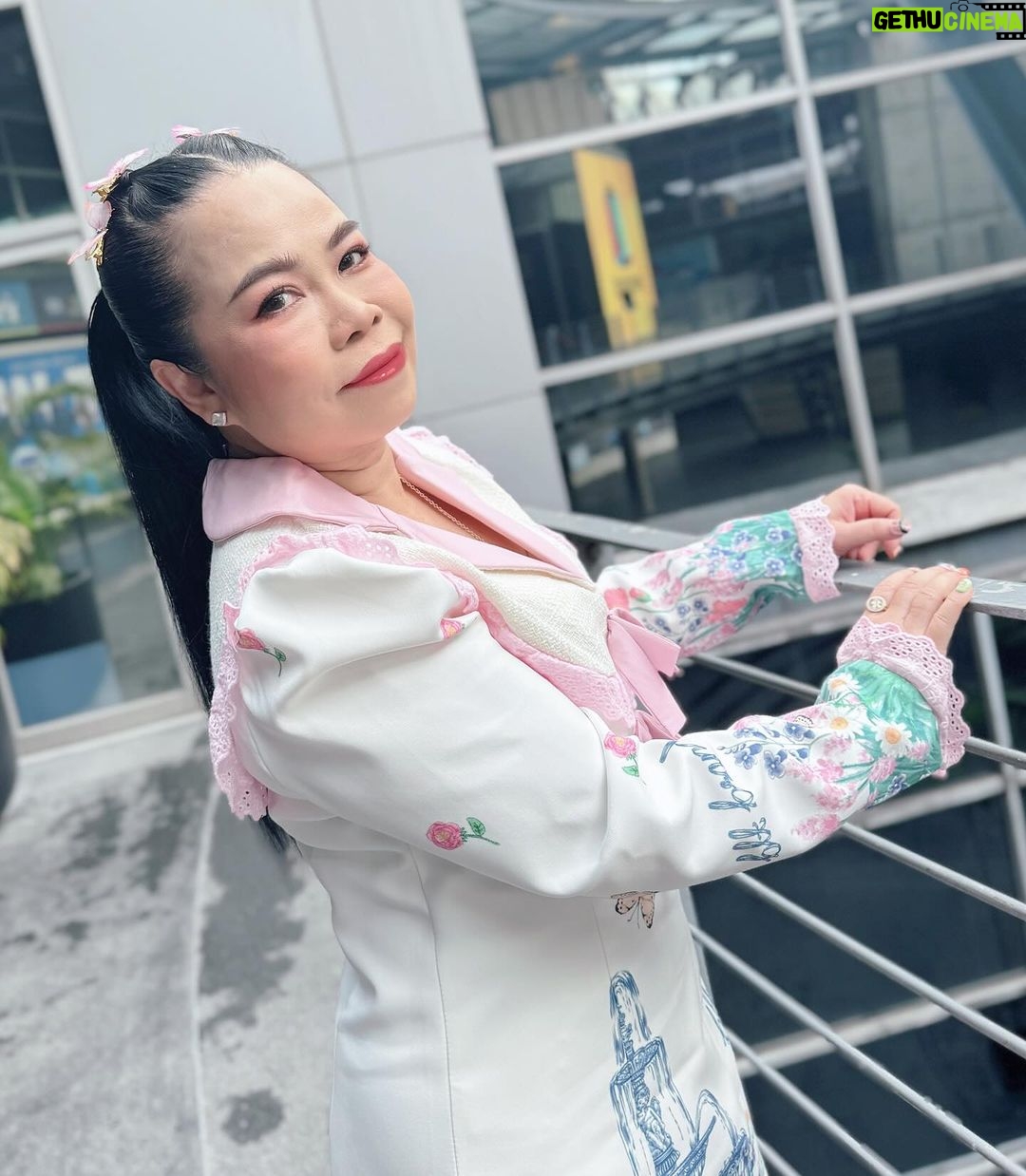 Sudarat Butrprom Instagram - ตื่นทุกเช้ามีงานทุกวัน จะเอาอะไรอีก (สะกิดใจตัวเองทุกครั้ง ) 🫰🏻🫰🏻🫰🏻🫰🏻🫰🏻🫰🏻💪🏻💪🏻💪🏻💪🏻💪🏻💪🏻🤟🏻🤟🏻🤟🏻🤟🏻🤟🏻🤟🏻🙏🏻