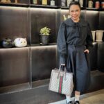 Sudarat Butrprom Instagram - คนเรามีความรักหลายรูปแบบ แล้วแต่หัวใจจะกำหนด แต่ความรักที่บริสุทธิ์ไร้ผลประโยชน์ไร้การเรียกร้องใดๆ ความรักที่ใช้ใจนำทาง รักจากความรู้สึกที่มันจะรักจริงๆ จงรักษาความรักแบบนี้ ให้ยาวนานที่สุดเท่าที่จะนานได้ คนบางคนมีความรักที่ง่ายได้จากคนรอบตัวมากมายต่างก็หยิบยืนให้แบบอัลลิมิต จนบางครั้ง ฉาบฉวยและเคยตัว จนวันนึง ทำให้เคยชินกับการได้รับ รวมถึงไม่คิดจะให้ใครแบบเริ่มต้นก่อน รับจนเคยหัวใจ และแล้ว สุดท้ายอาจจะรักษามันไว้ไม่ได้ดี และความรักที่ดี อย่าทดสอบ อย่าลองใจ อย่าเรียกร้อง อย่าเปรียบเทียบ ความรักที่ดี จงรักที่เค้าเป็นเค้า รักที่เรารักเค้า รักที่เค้ารักเรา แล้วความรัก จะสวยงาม และ ยาวนาน วันนี้ เป็นวันที่ ทำให้รู้ตัวเอง มีคนรักเรามากขนาดนี้ จริงๆ และ เค้าทำให้เราก็รักเค้ามากเช่นกัน ขอบคุณ นะ 🐋🐳🩵 #จงรักกันแสดงความรักต่อกันในวันที่มีชีวิตอยู่