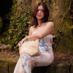 Sue Ramirez Instagram - Under the magical 300 year old Mango Tree 🥭✨ 📍 @thefarmatsanbenito Bag from @parisglamore_luxe 💕