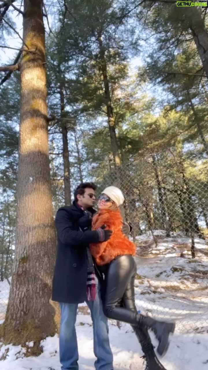 Sugandha Mishra Instagram - #happyvalentinesday @drrrsanket #love #kufrihills