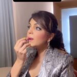 Sugandha Mishra Instagram - #lipstick #lips #teeth #husband #husbandwifejokes #lol #comedyreels #funnyvideos #trending #sugandhamishra