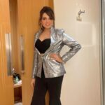 Sugandha Mishra Instagram - #vizag was #🔥 . . #gig #showtime #silver #style #liveshow #sugandhamishra