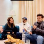 Sugandha Mishra Instagram – Damaad ji ka Dhoka ! 😂😂😂
.
.
.
#powercouple #married #damaad #soninlaw #love #couplegoals #sanketbhosle #drsanketbhosale #sugandhamishra #husbandwife #reels