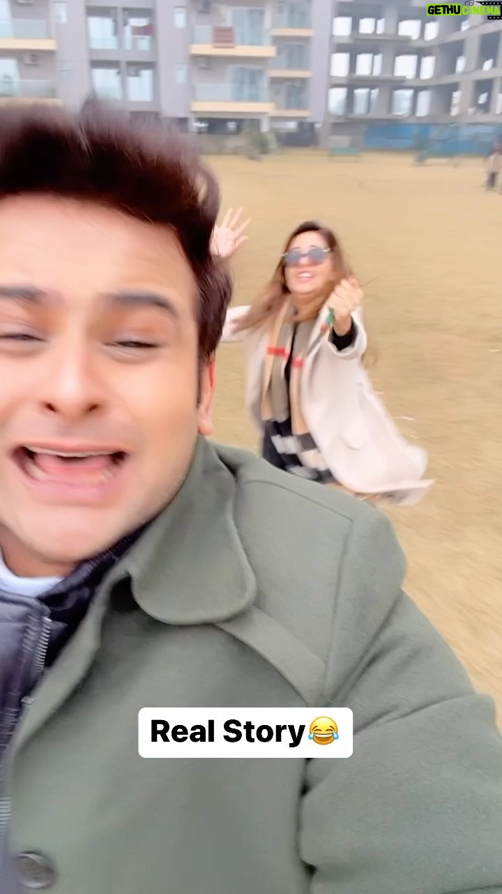 Sugandha Mishra Instagram - True Story 😂😂😂 . . . . #lol #funnyreels #powercouple #comedy #suket #sugandhamishra #drsanketbhosale #sanketbhosale #funnyvideos #fun