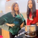 Sugandha Mishra Instagram – #lol #advice #niece #cooking #cook #kitchen #comedy #comedyreels #reels #sugandha